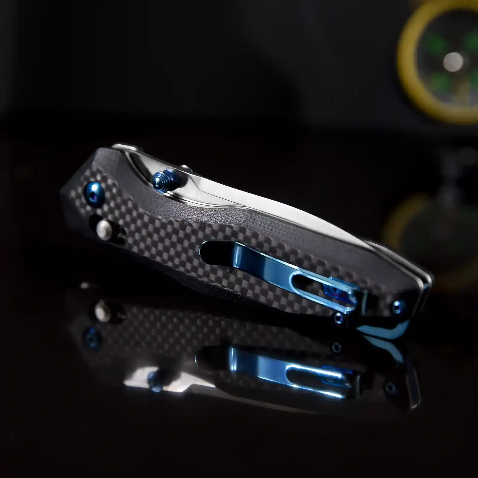 D2 Stainless Steel Blade and Non-Slip G10 Handle for Outdoor and Survival - Image 4