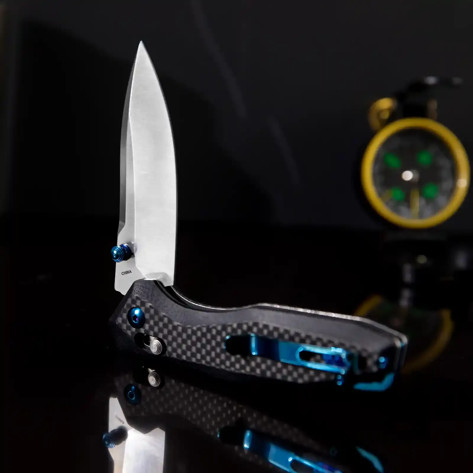 D2 Stainless Steel Blade and Non-Slip G10 Handle for Outdoor and Survival - Image 3