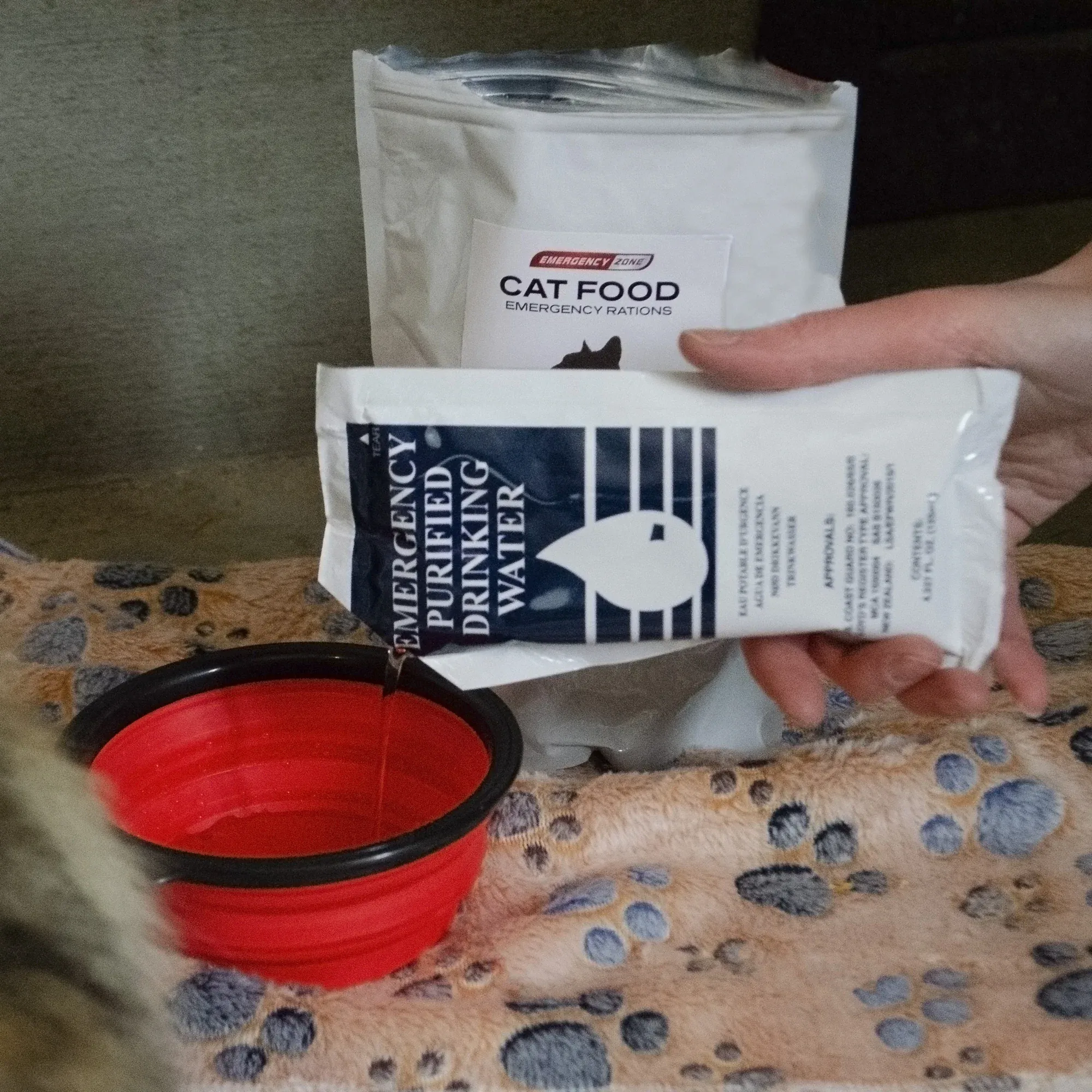 Deluxe Cat Bug Out Emergency Kit - Image 3